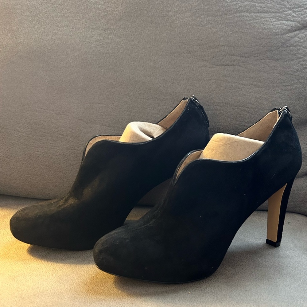 Talbot Vintage Black Suede Bootie Heels 8m Cracking Inside